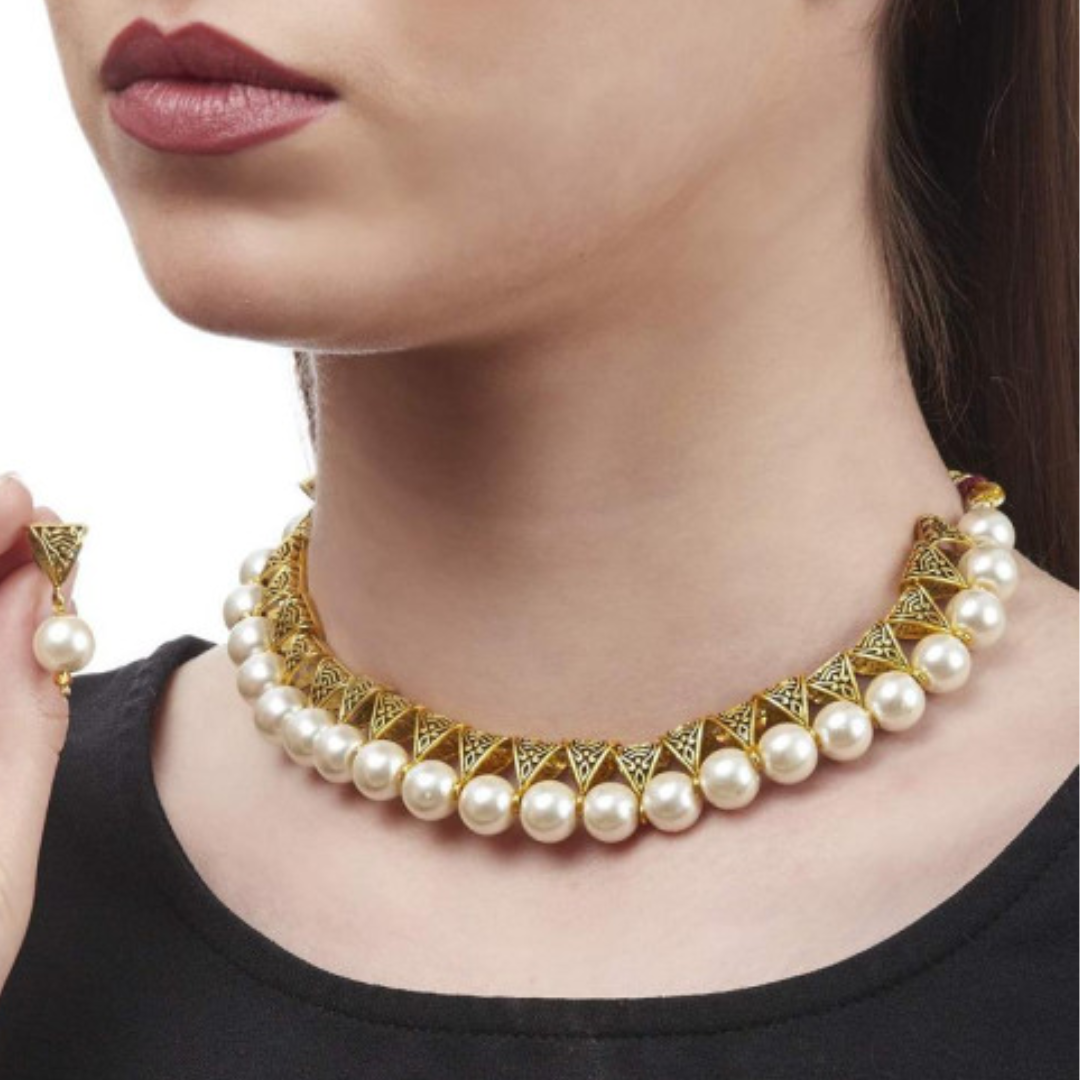 Elegant Brass Loop Golden Pearl Women's Necklace