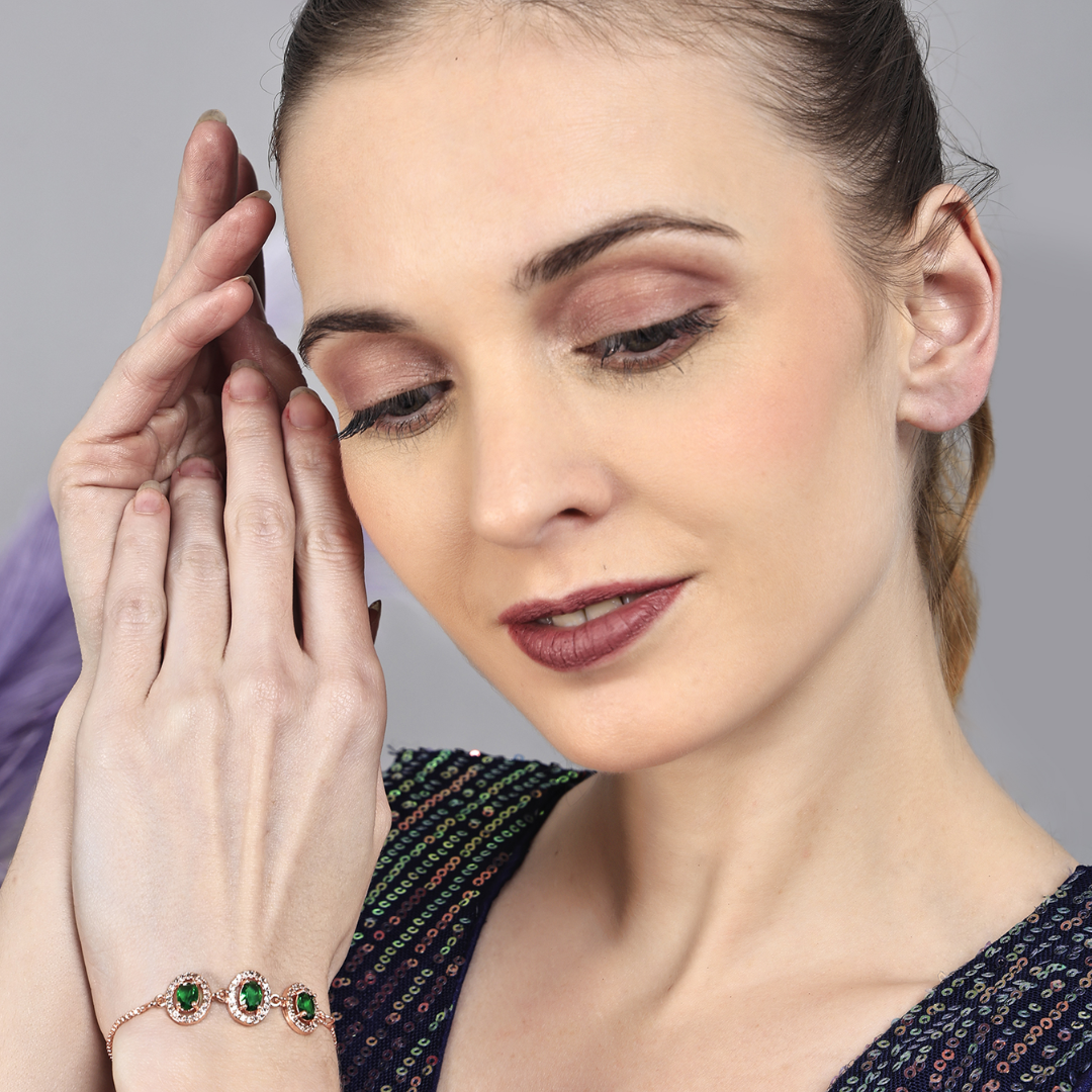 AD Round Green Bracelet: A Lush Touch of Nature and Elegance