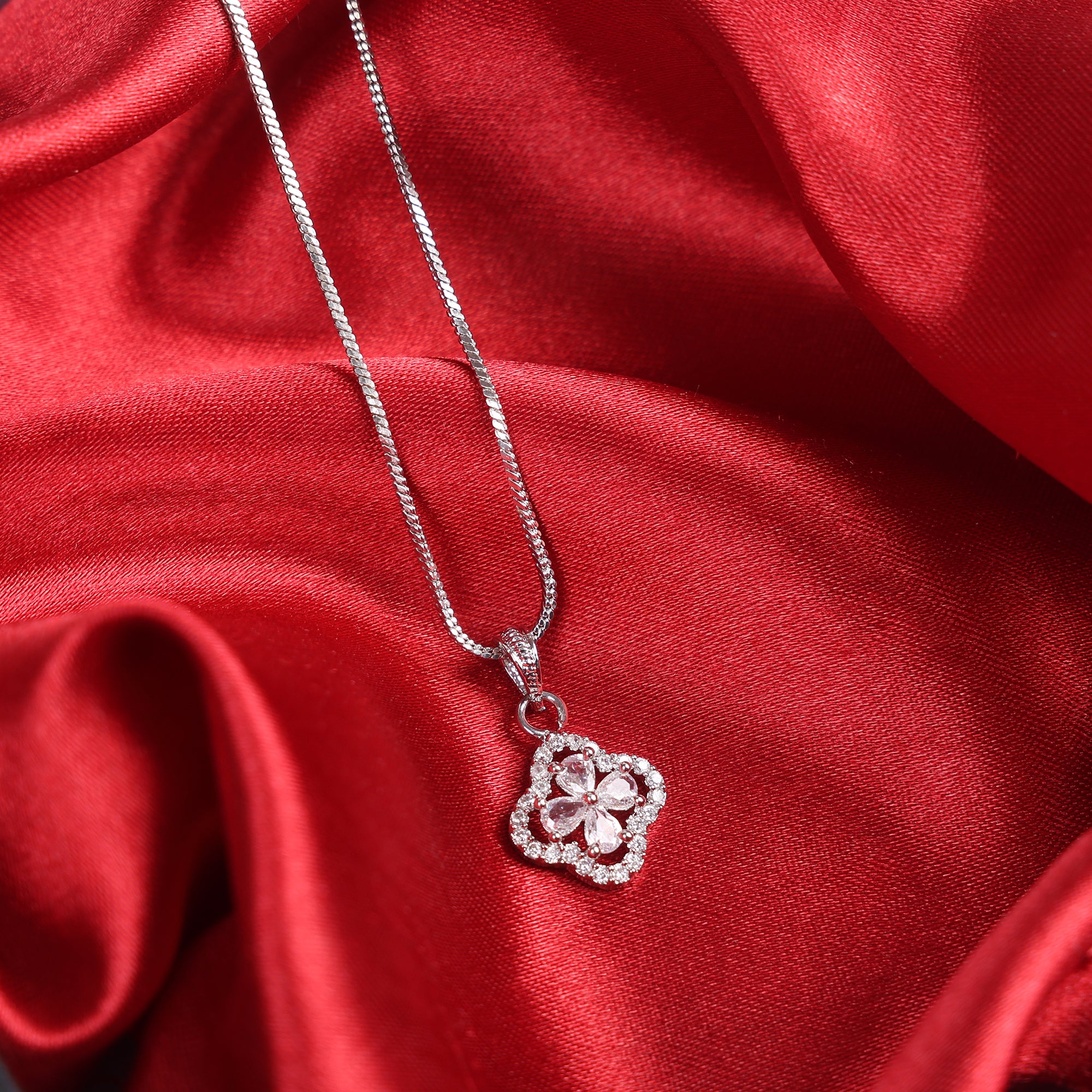 Silver Bloom Elegance Necklace – Minimal & Magical