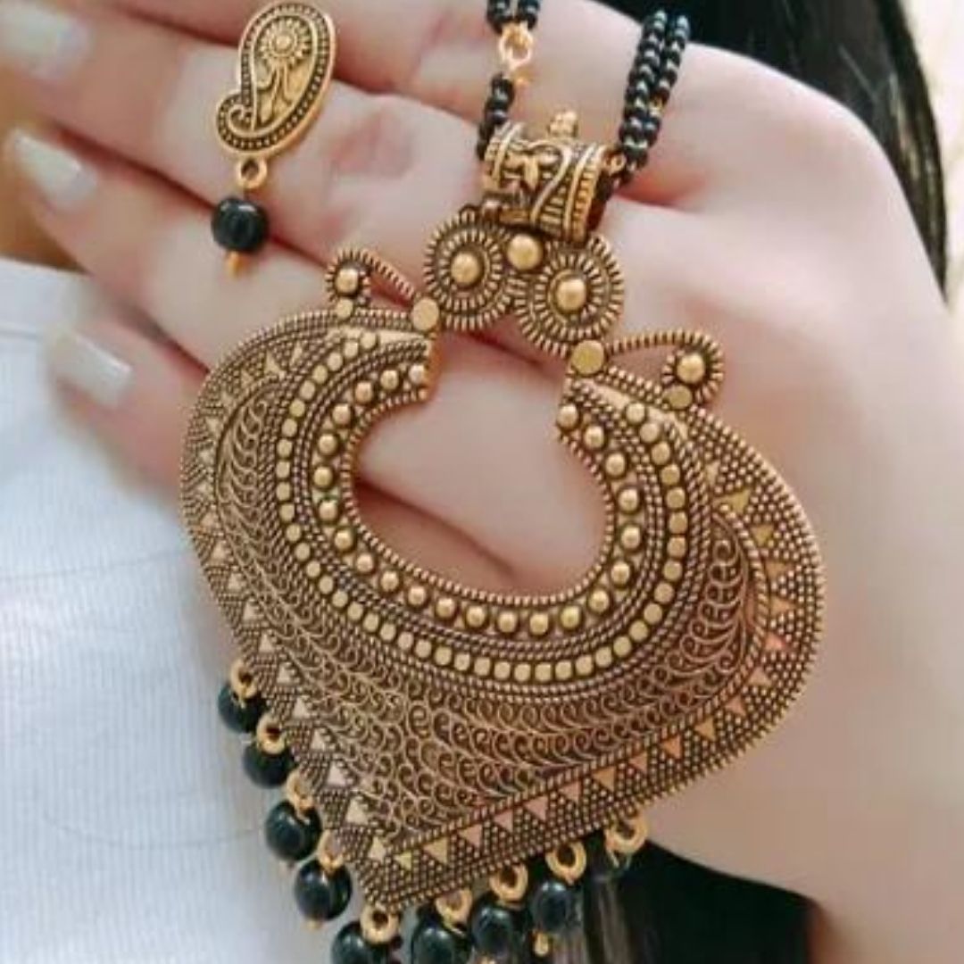 Curved Mangalsutra - A Modern Twist on Tradition