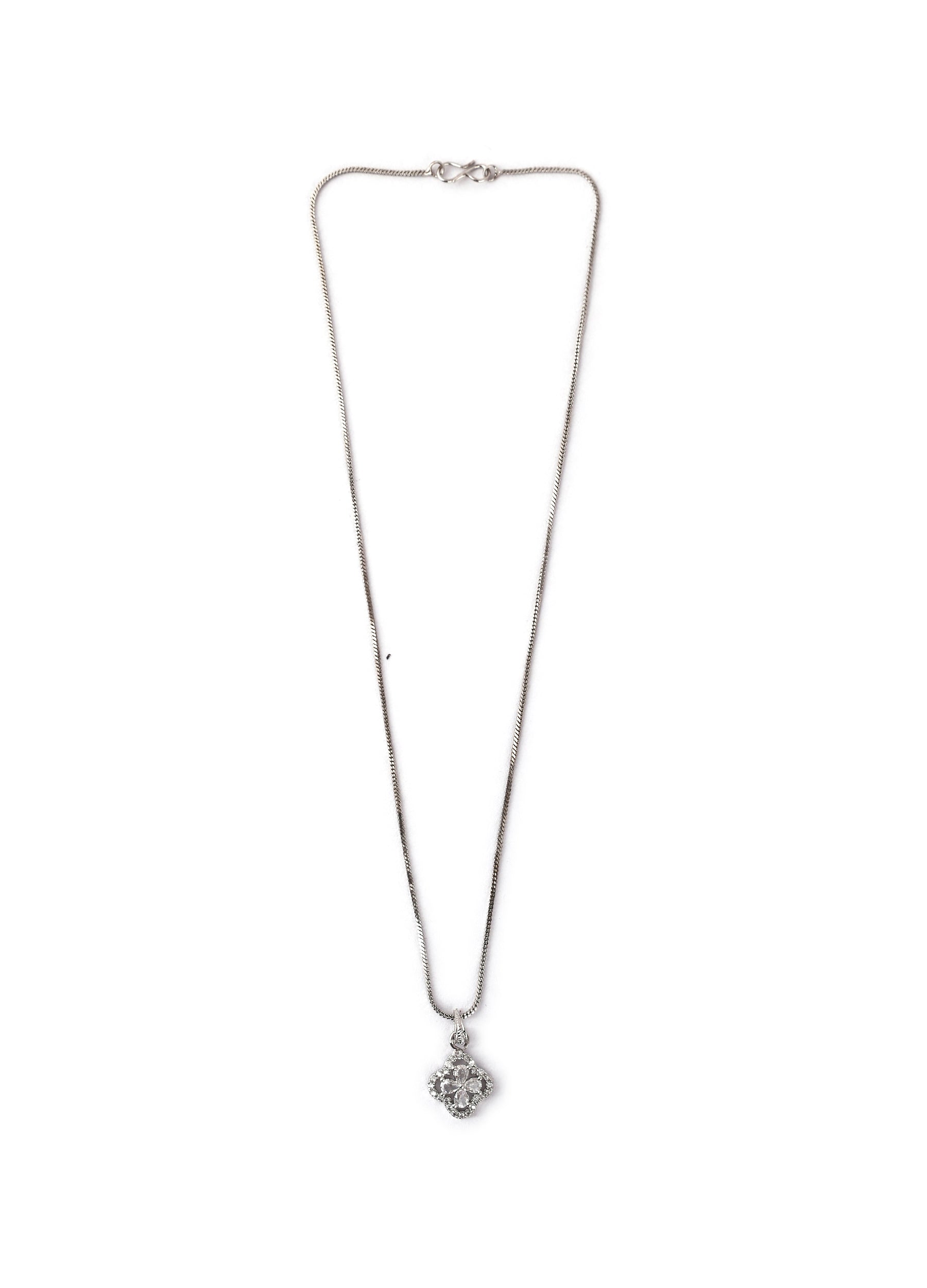 Silver Bloom Elegance Necklace – Minimal & Magical