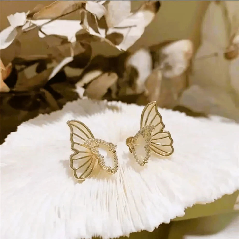 White butterfly Korean earring