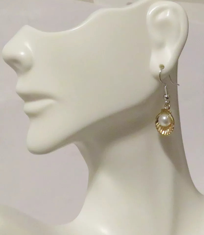 Pearl shell earrings